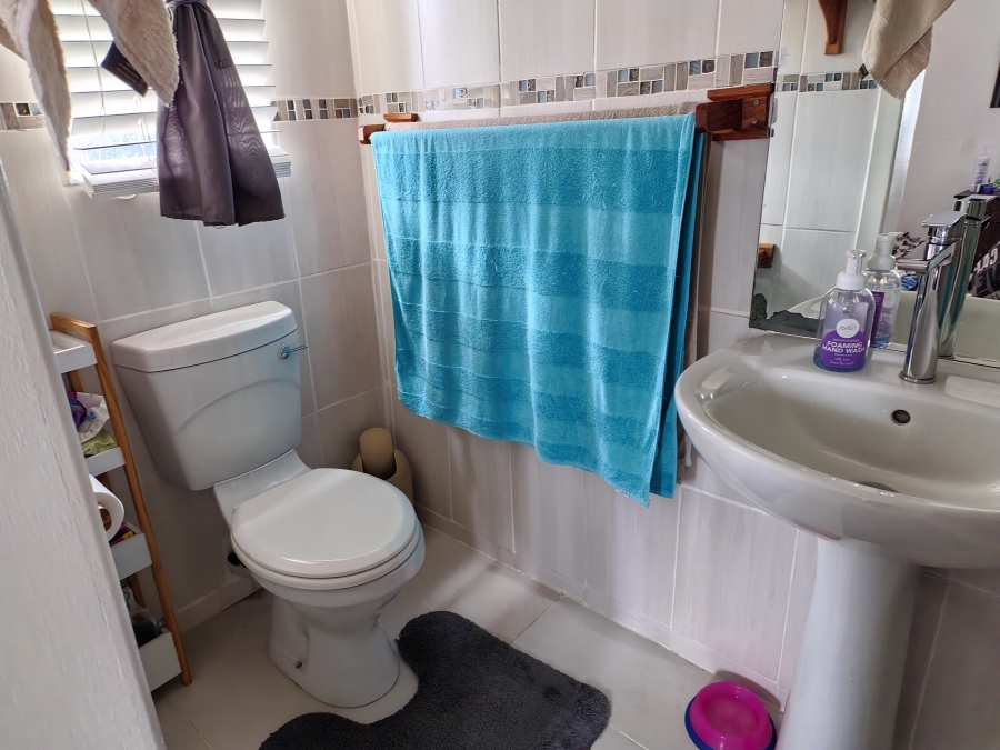 5 Bedroom Property for Sale in Van Riebeeck Hoogte Eastern Cape